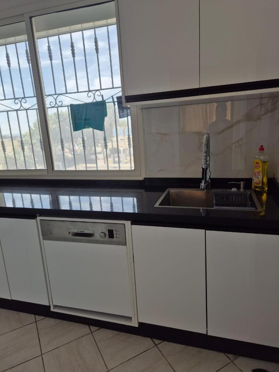 Stylish Duplex - Ocean View - Airport - Wifi - Renovated 2025 - 24H Reception Apartment Jbila Ngoại thất bức ảnh